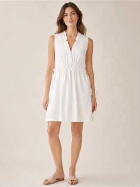Sea New York Sleeveless V-Neck Mini Dress in an ivory/white shade. size 4
